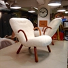 300008a-front_clamchair